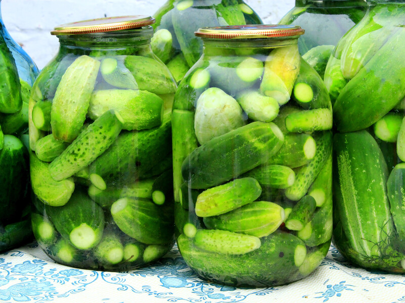 Рецепт малосольних огірків, який ніколи не підведе. Названо точні пропорції води й солі