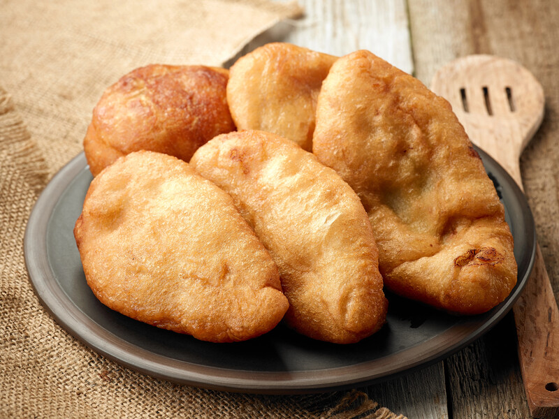 Завдяки цьому тісто на смажені пиріжки вийде легким і пишним. Швидкий рецепт