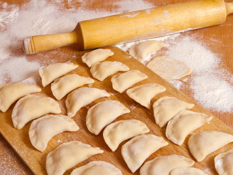 "Тісто чудове, м'яке, приємне в роботі, не липне, легко розкачувати". Суперрецепт для вареників і пельменів