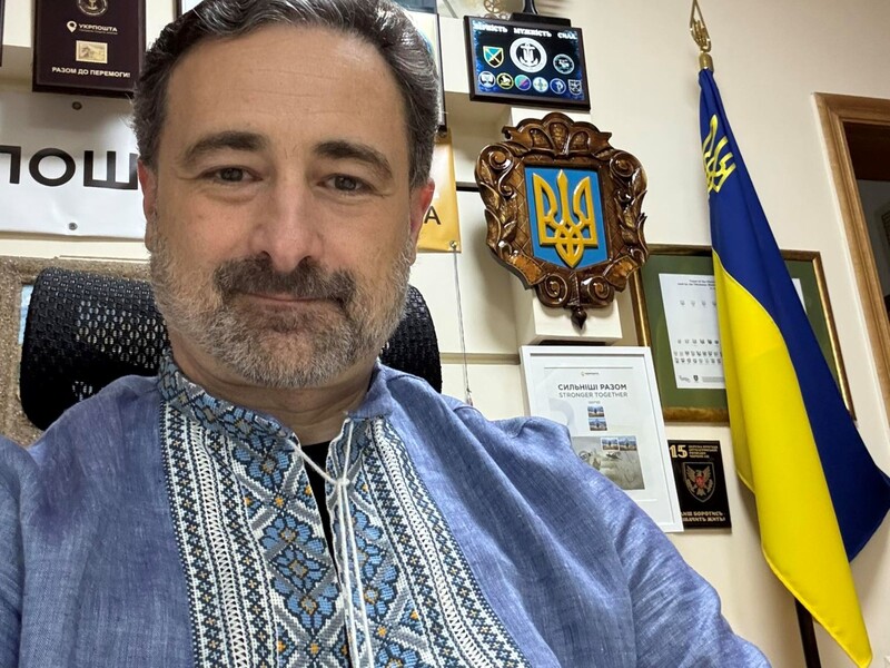 Голова "Укрпошти", що отримує 577 тис. грн, похвалився своєю вечерею. Його звинуватили у знущаннях