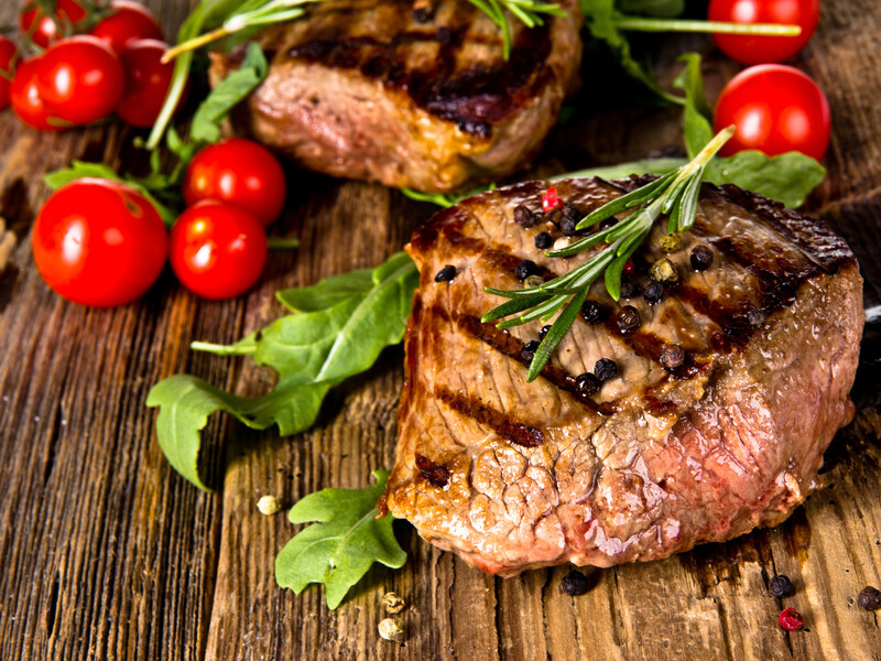 "Це найцінніше". Кулінар пояснив, на що звернути уваги під час вибору м'яса для стейка