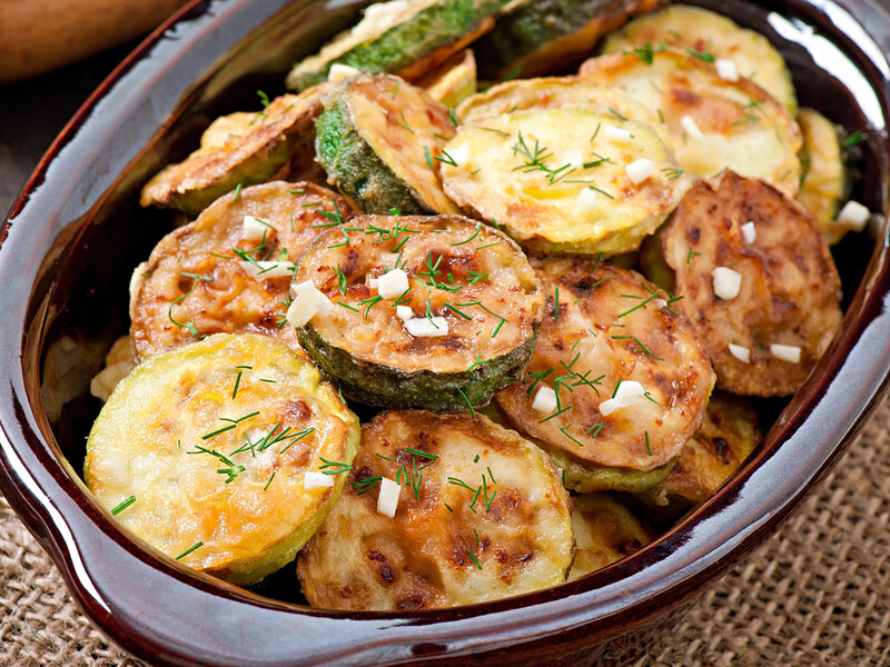 Завдяки цьому кляру кабачки залишаться соковитими й дуже смачними. Простий рецепт закуски