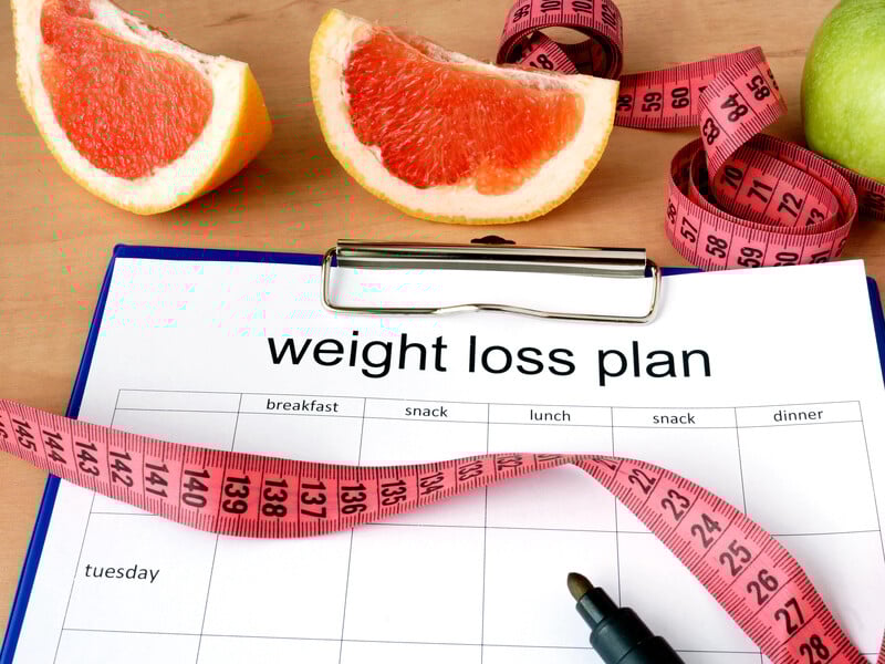 Тренер назвав три прості дії на самому початку схуднення, завдяки яким вага танутиме