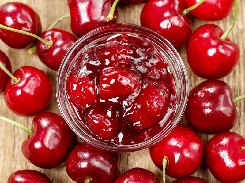Із цих двох інгредієнтів вийде неймовірно смачне й густе черешневе варення. Простий рецепт