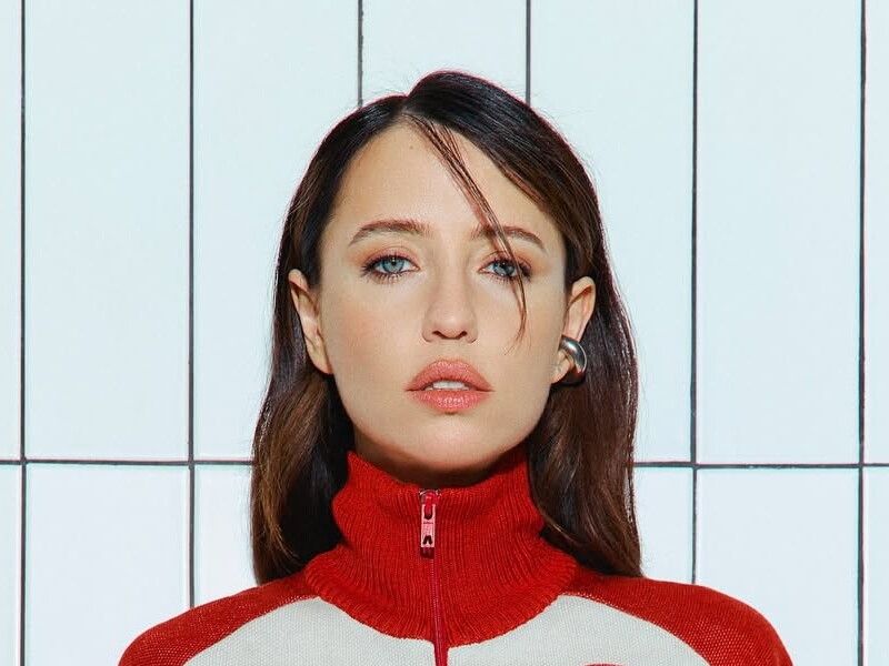 "Посипалася дівчинка". Дорофєєва під крапельницею засвітила спідню білизну