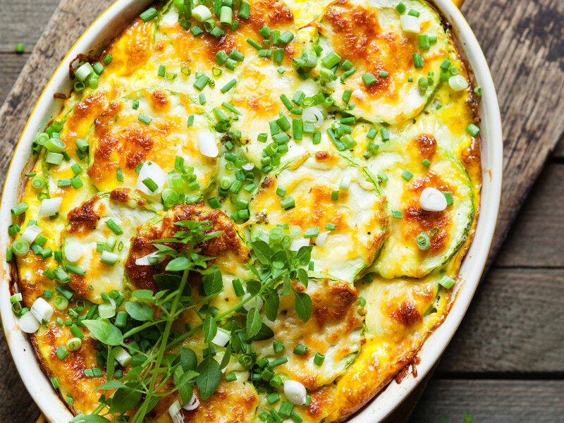 Просто змішайте ці продукти – і запіканка з кабачків вийде апетитною й дуже смачною. Швидкий рецепт