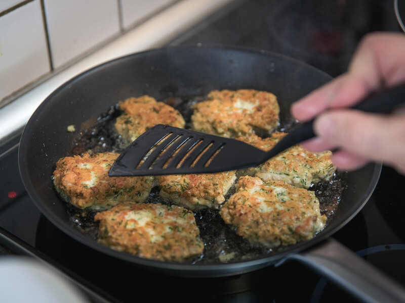 "Не смажте котлети з курятини, поки не додасте цей овоч". Рецепт із кулінарною хитрістю