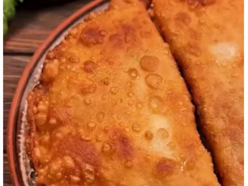 Додайте це до борошна – і чебуреки вийдуть неймовірно хрусткими й соковитими