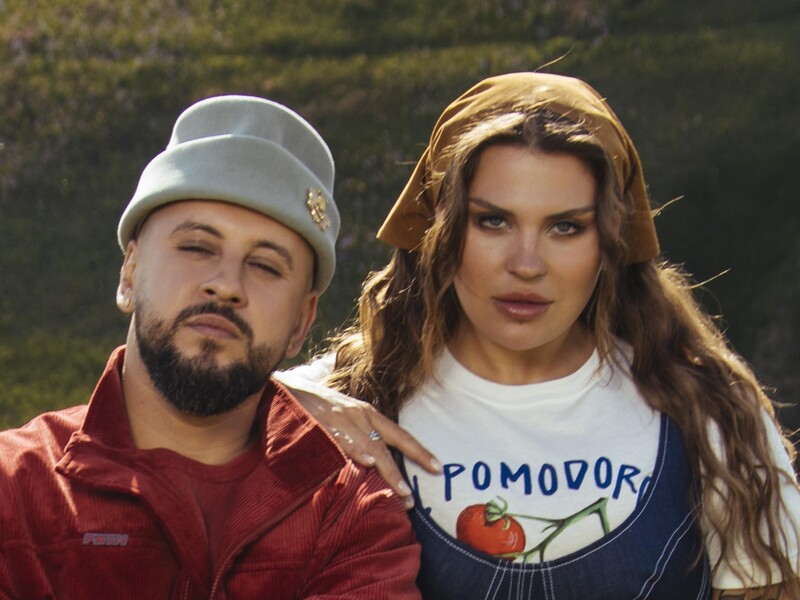 "Популяризують сільське господарство". Monatik на тракторі знявся із Kazka у кліпі. Відео