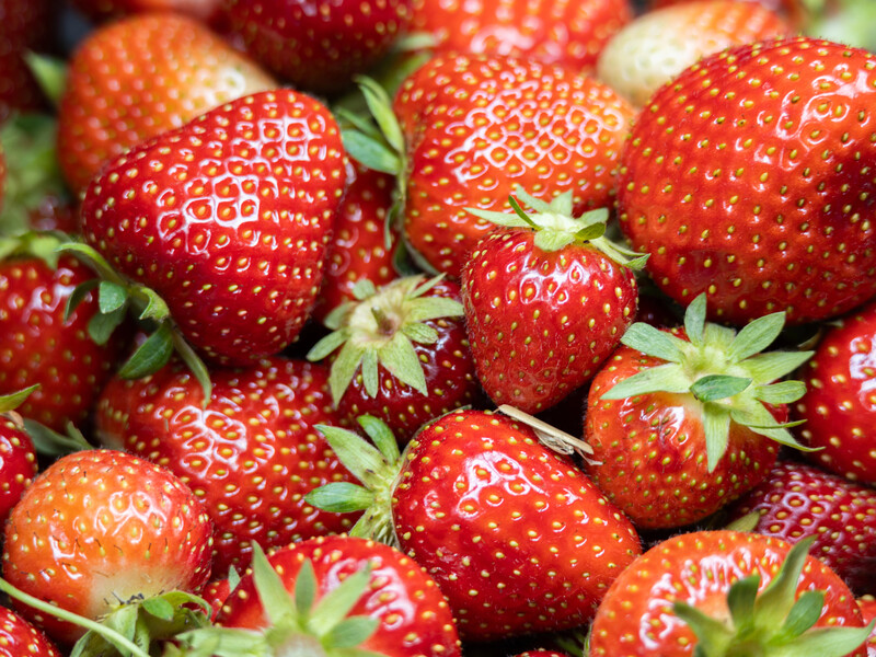 Ці чотири продукти допоможуть ефективно вивести пестициди з полуниці. Перевірені лайфхаки