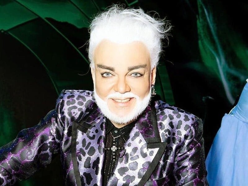 Кіркорову, у якого, мабуть, ВІЛ, дедалі гірше. Він не може виходити на сцену, лікарі не дають прогнозів