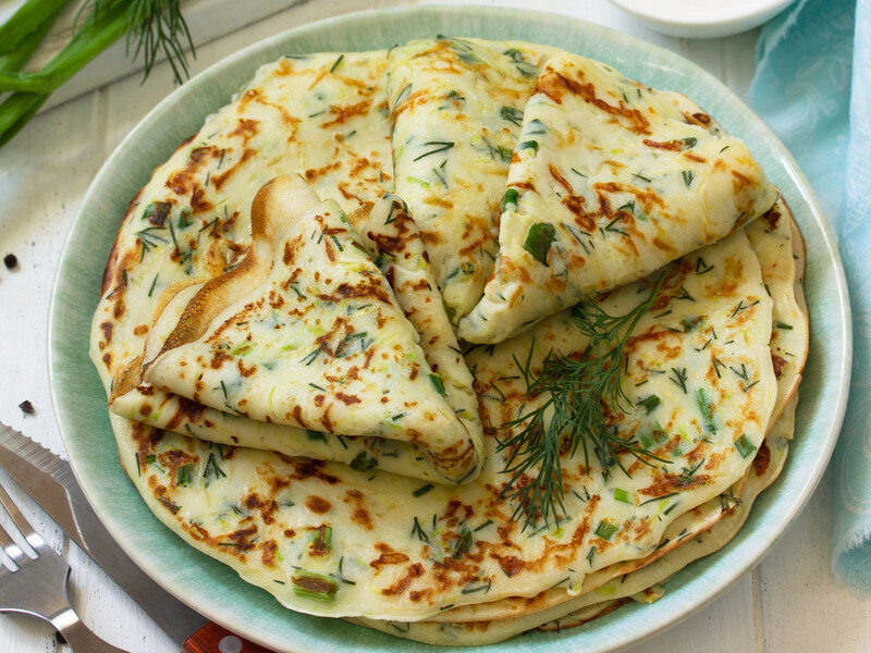 Просто перемішайте ці продукти – і отримаєте неймовірно смачні кабачкові млинці. Швидкий рецепт