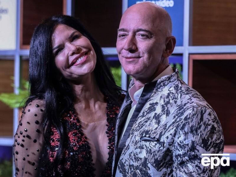 Наречена Безоса в юності жила в скромному будинку і мала зовсім інший вигляд, ніж зараз. Фото до й після Наречена Безоса в юності жила в скромному будинку і мала зовсім інший вигляд, ніж зараз. Фото до й після