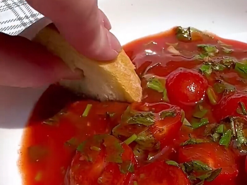 "З'їдається моментально!" Закуска з помідорів до шашлику – неймовірно смачна