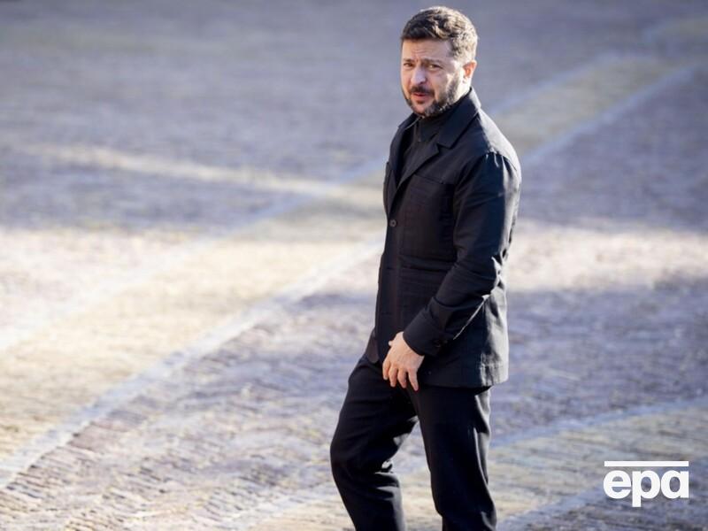 Причепурився й затьмарив усіх. Новий образ Зеленського в Гаазі підірвав світові ЗМІ Причепурився й затьмарив усіх. Новий образ Зеленського в Гаазі підірвав світові ЗМІ