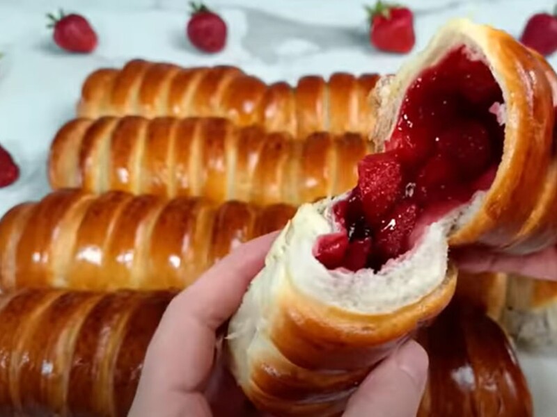 Приготуйте ці неймовірно смачні й м'які булочки з полуницею. Рецепт тіста, який не підведе Приготуйте ці неймовірно смачні й м'які булочки з полуницею. Рецепт тіста, який не підведе