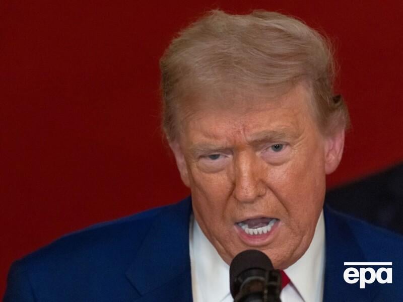 У Трампа, з руки якого не сходить таємничий синець, запідозрили венеричне захворювання й деменцію