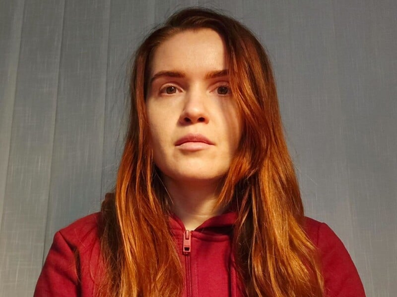 Безугла, якій Тополя, Осадча і Фреймут збирають на психіатра, узяла до рук зброю