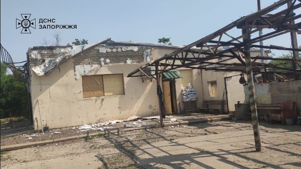 Окупанти обстріляли пожежну частину на Запоріжжі: поранено чотирьох рятувальників Окупанти обстріляли пожежну частину на Запоріжжі: поранено чотирьох рятувальників