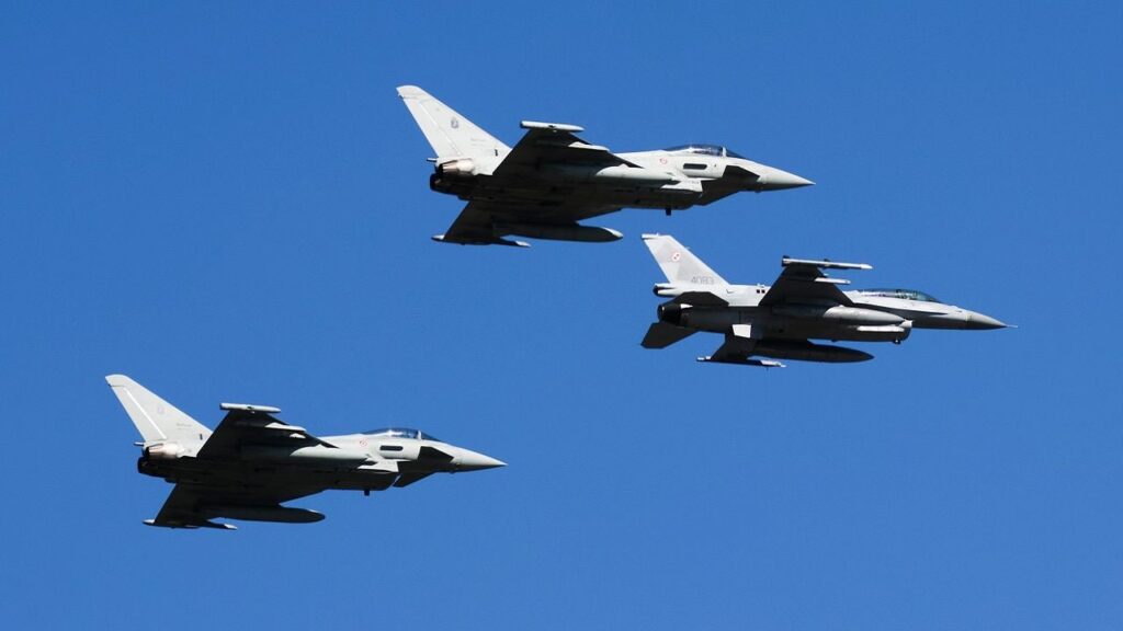 Найвища готовність: Польща піднімала винищувачі через нічну атаку РФ по Україні