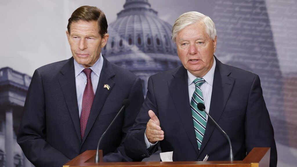 Грем: Сенат готує більше інструментів для Трампа проти Путіна, і це буде не “пряник”