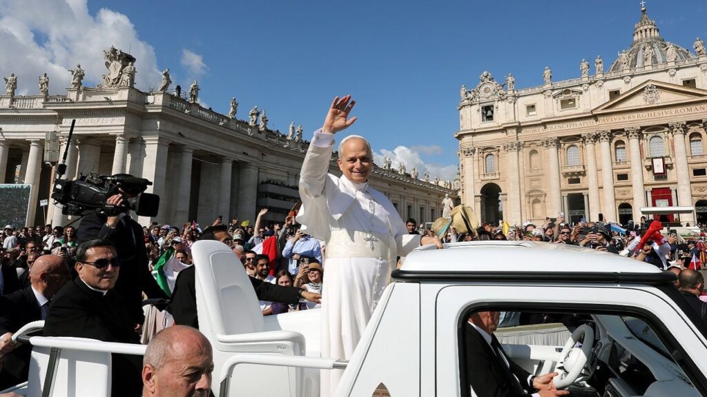 Закликав до миру: Папа Римський уперше провів телефонну розмову з Путіним