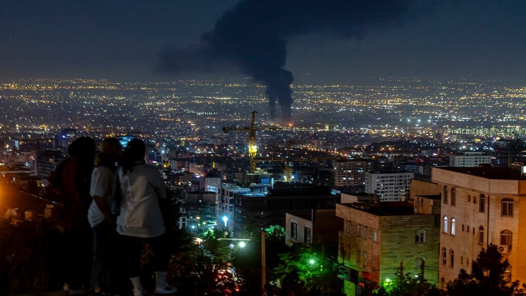 Ізраїль атакував штаб-квартиру Міноборони Ірану та офіс ядерного проєкту SPND Ізраїль атакував штаб-квартиру Міноборони Ірану та офіс ядерного проєкту SPND