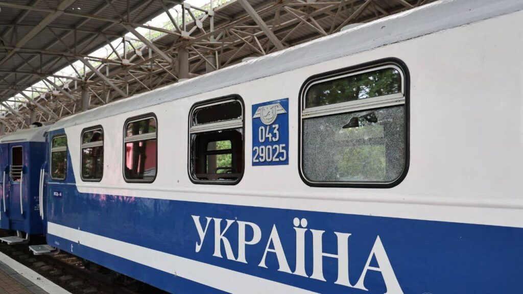 Під атакою КАБів у Харкові опинилася дитяча залізниця: загинула її керівниця