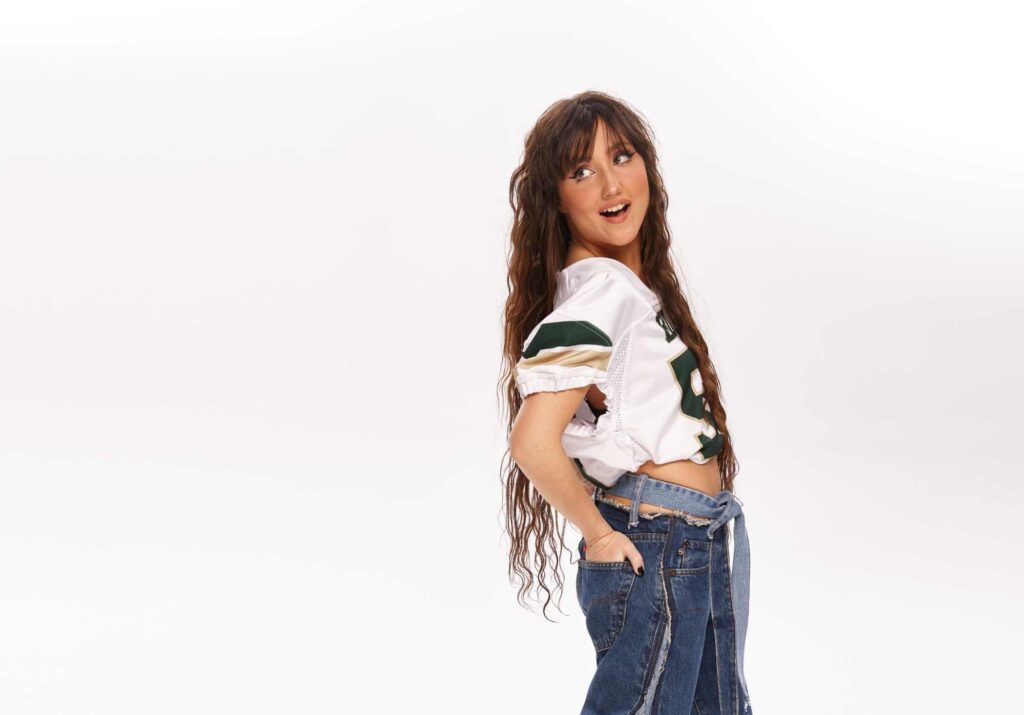 Пісня-зцілення: VICTORIA NIRO представила переспів легендарного треку “То моє море” Пісня-зцілення: VICTORIA NIRO представила переспів легендарного треку “То моє море”