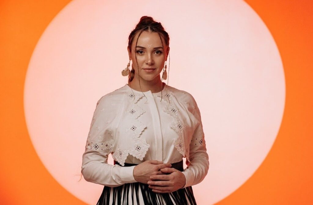 Пісня, як молитва: SANNA співає про батька, Батьківщину і себе Пісня, як молитва: SANNA співає про батька, Батьківщину і себе