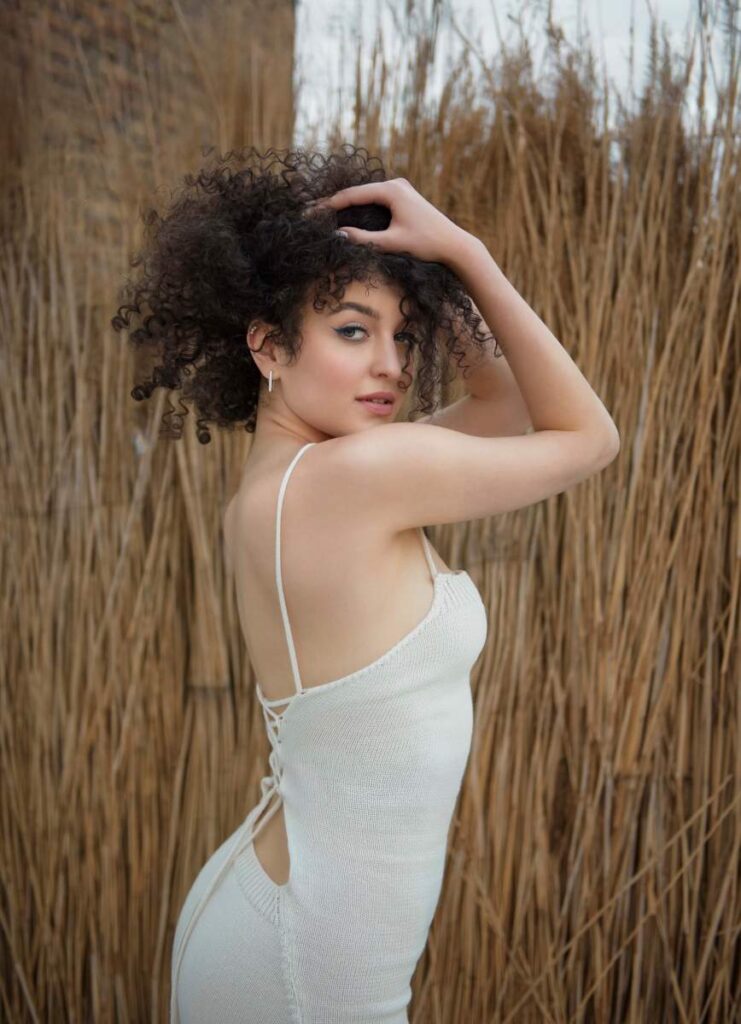 “Я обираю себе”: перший альбом Long Play: Гра в довгу від співачки Sofira — гімн жіночій силі та любові до себе