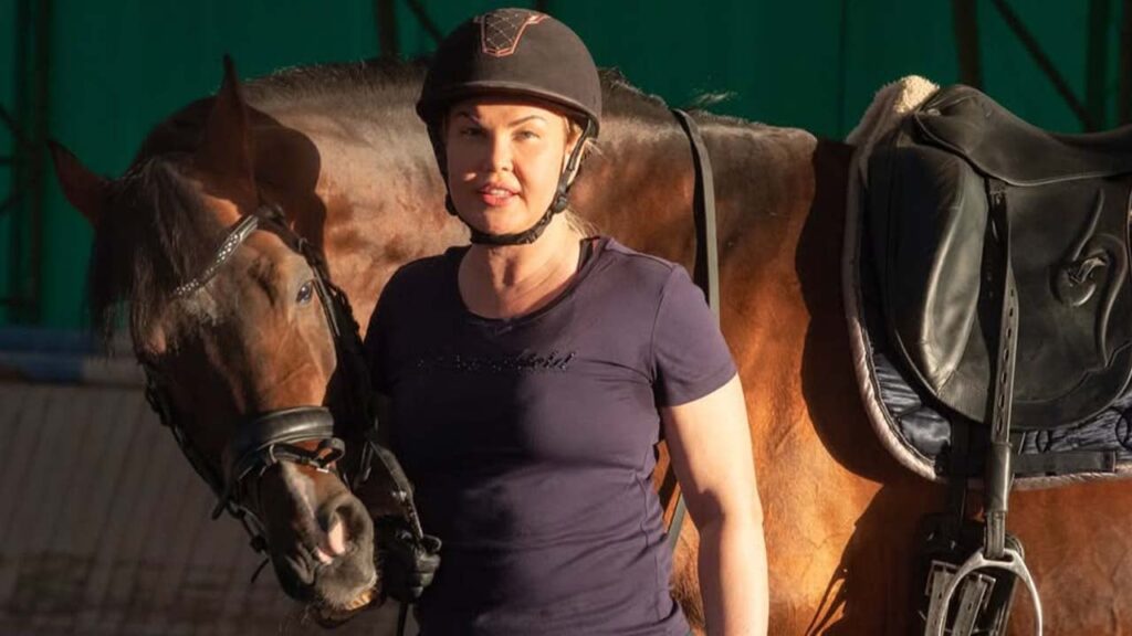 Камалія на швидкості впала з коня: момент потрапив на відео