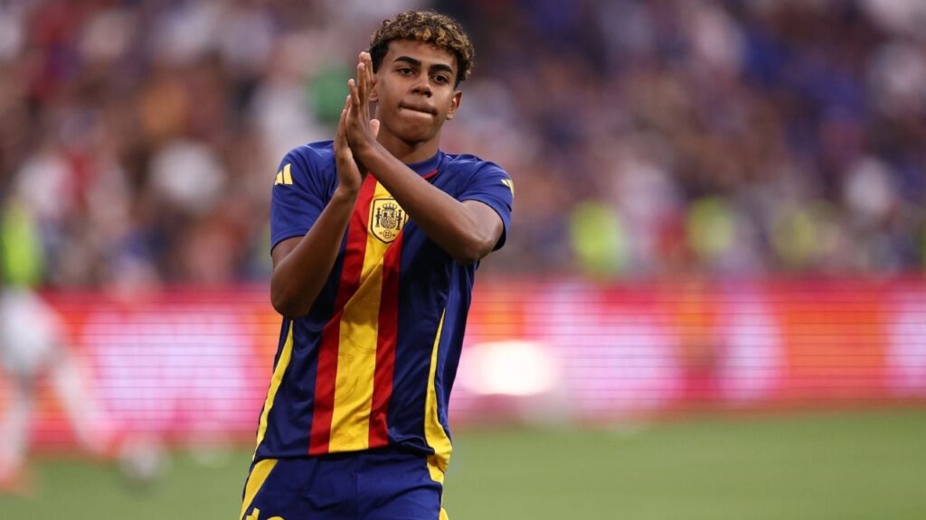 Ямаля визнали автором найкращого гола ЛЧ-2024/25: як виглядає десятка