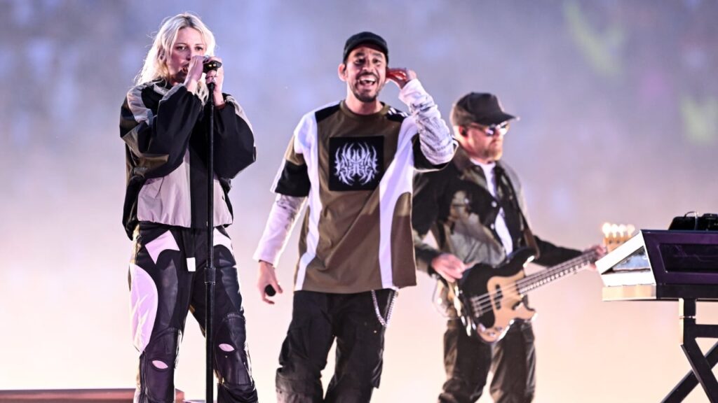 Нісенітниця! Легенда футболу обурився виступом Linkin Park перед фіналом ЛЧ-2025 Нісенітниця! Легенда футболу обурився виступом Linkin Park перед фіналом ЛЧ-2025