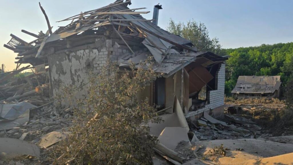 РФ скинула ФАБи на Купʼянськ: пошкоджено 80 будинків, дитсадок і станцію швидкої