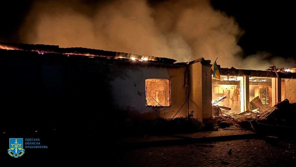 РФ атакувала Одещину понад 25 дронами: зруйновано амбулаторію, горів ліцей