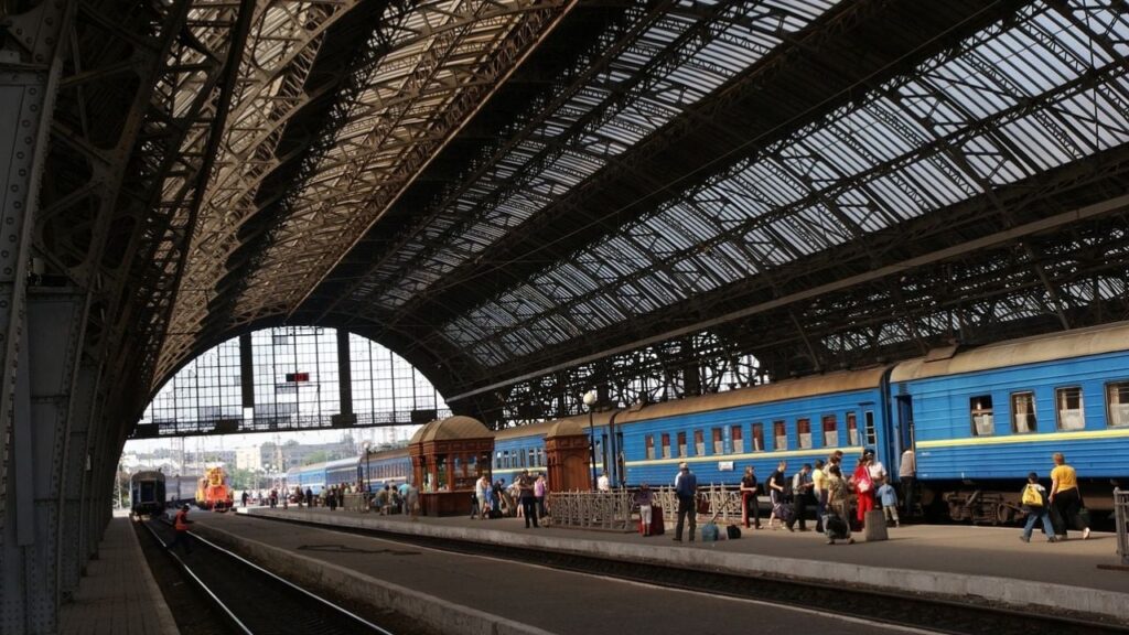 Укрзалізниця посилює контроль на вокзалах: пасажирів просять приїздити раніше Укрзалізниця посилює контроль на вокзалах: пасажирів просять приїздити раніше