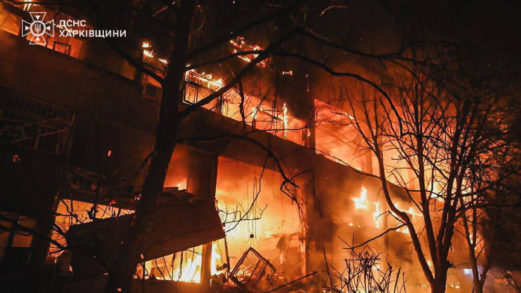 Під уламками — гімн України: поліція оприлюднила кадри після удару дронів по Харкову