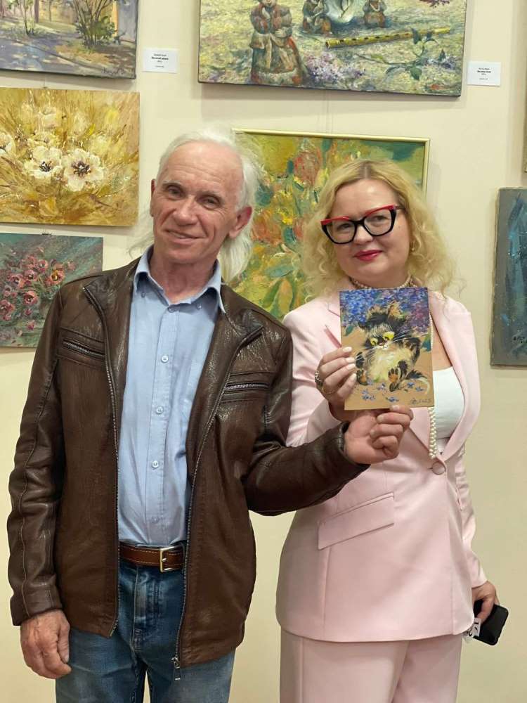 “Бузок і Тюльпани”: у Києві відкрилася виставка, що лікує душу мистецтвом і красою квітів