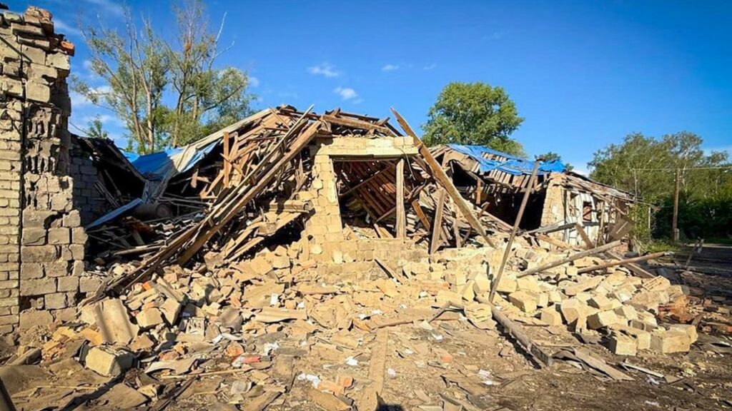 РФ масовано атакувала три райони Харківщини: пошкоджені будинки, ЛЕП, сталася пожежа