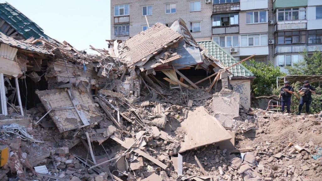 РФ вгатила КАБами по Запоріжжю: зруйновані будинки, є поранені