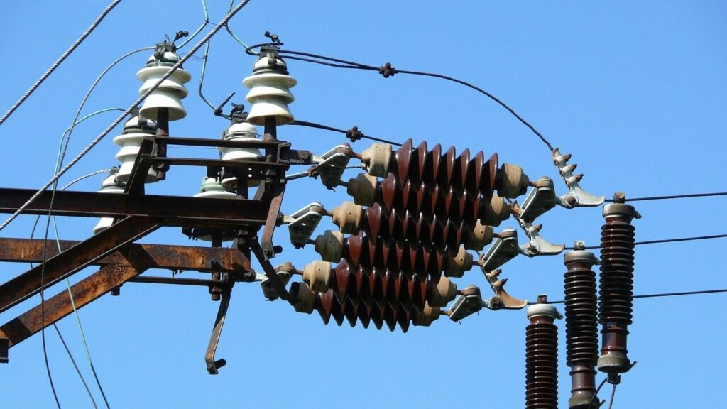 Без світла залишилися понад 500 населених пунктів: в Укренерго пояснили причини