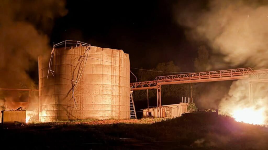 Атака на Сумщину: РФ влучила у завод із виробництва біоетанолу у Лебединській громаді