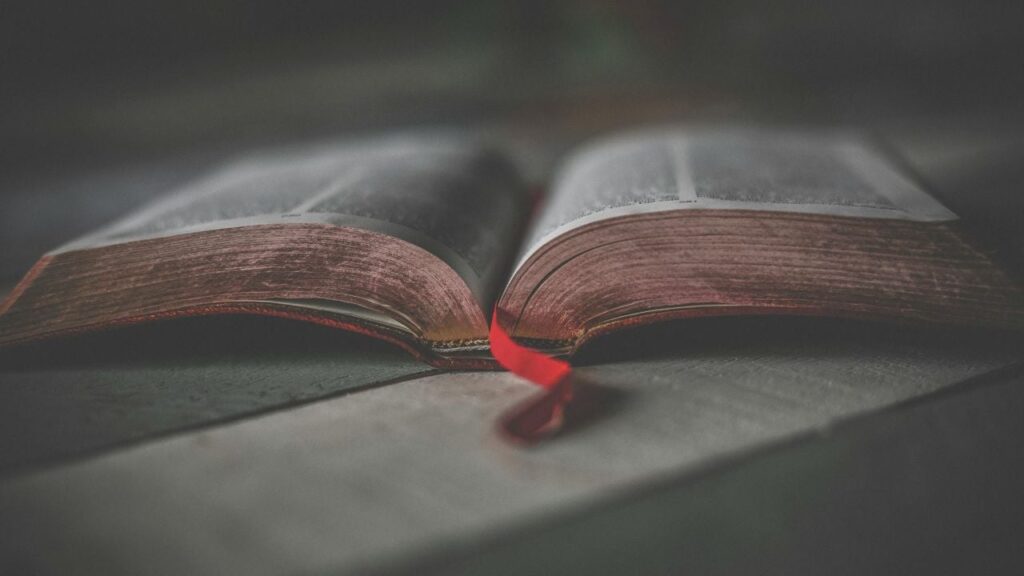 Хто написав Біблію: науковці дослідили авторство за допомогою ШІ