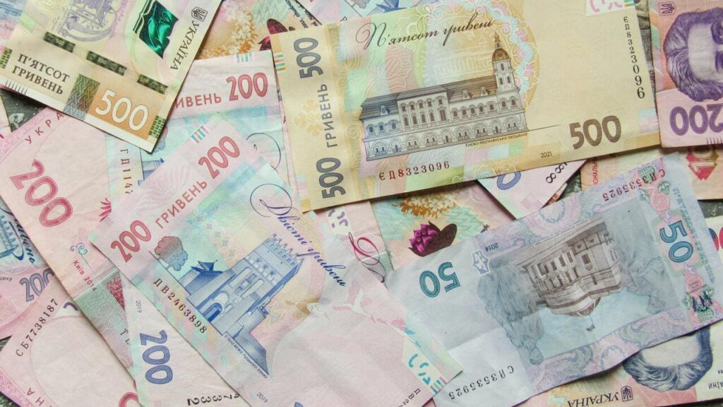 Якою буде пенсія при зарплаті 15 000 гривень: розрахунок та нюанси