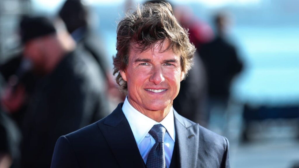 Том Круз встановив рекорд Гіннеса – 16 стрибків з парашутом, що палав