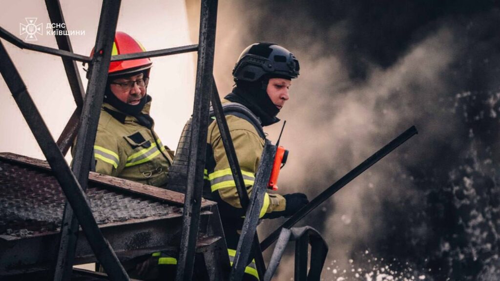 Під час атаки РФ на Київ сильно постраждала будівля біля представництва ЄС Під час атаки РФ на Київ сильно постраждала будівля біля представництва ЄС