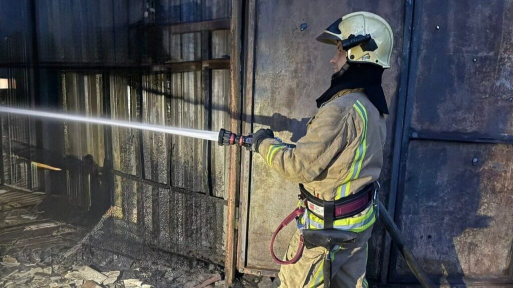 РФ атакувала Миколаївщину дронами та ракетами: горіли склади із с/г технікою