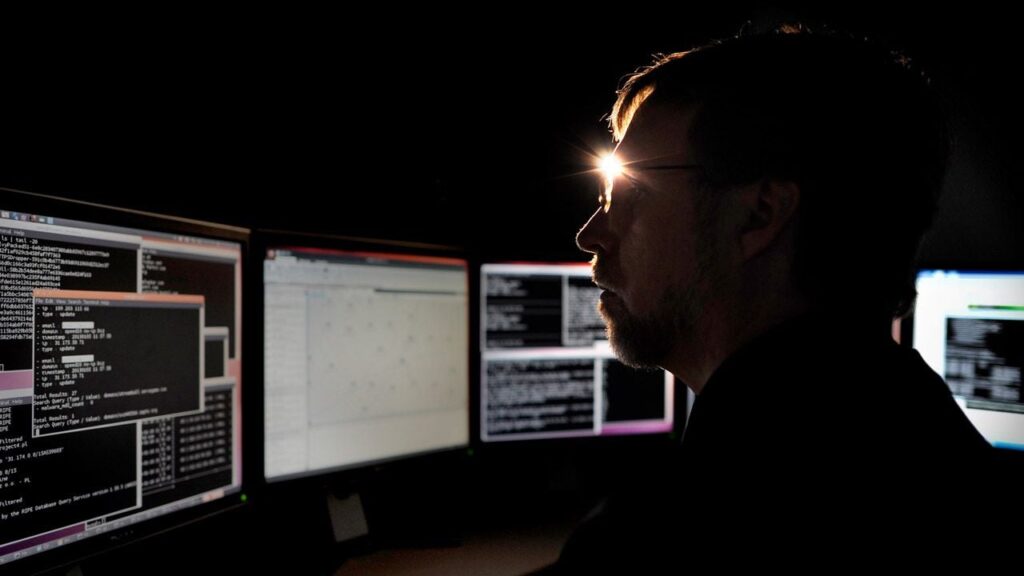 Кібератака ГУР на “день Росії”: паралізований найбільший провайдер Сибіру