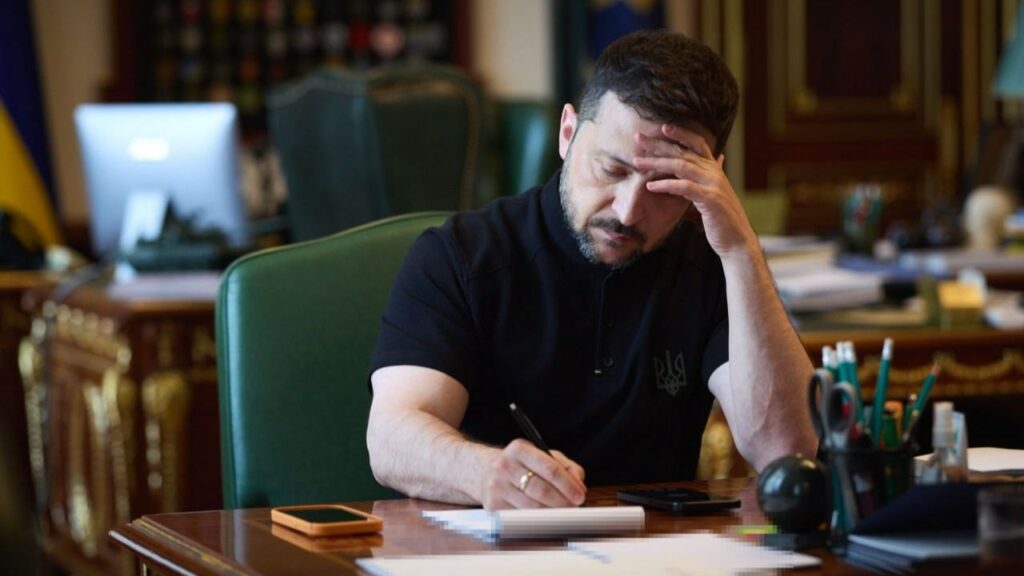 Зеленський звільнив від мит і ПДВ виробників дронів на оптоволокні Зеленський звільнив від мит і ПДВ виробників дронів на оптоволокні